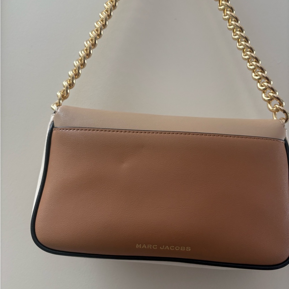 Authentic Marc Jacobs Crossbody Bag – Optional Crossbody Strap Included 🤍🤎 - Picture 3 of 4